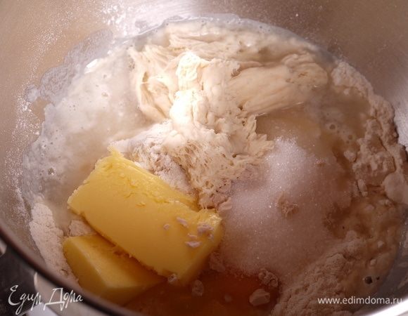 Для первого теста смешать все ингредиенты в деже миксера.