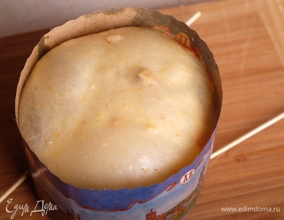 У меня на расстойку ушло примерно 3 часа. Тесто увеличилось в 2 раза и стало слоистым и очень воздушным.