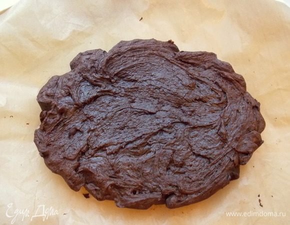 Выпекать в разогретой духовке 25–27 минут. Вынуть из духовки, достать из формы и дать остыть.