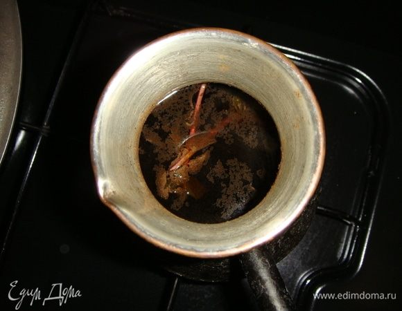 Добавить мяту и оставить на 15 минут.