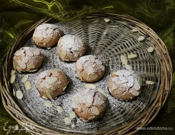 При подаче посыпать сахарной пудрой. 
