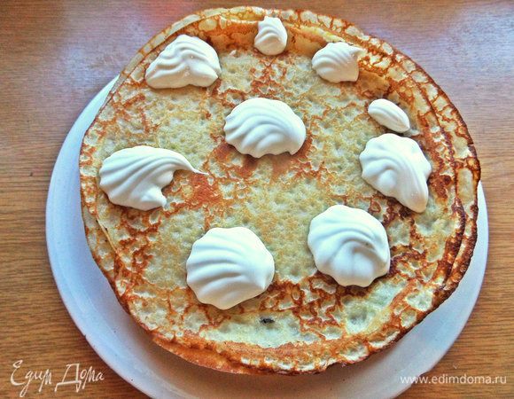 Можно подать со сметаной или взбитыми сливками.