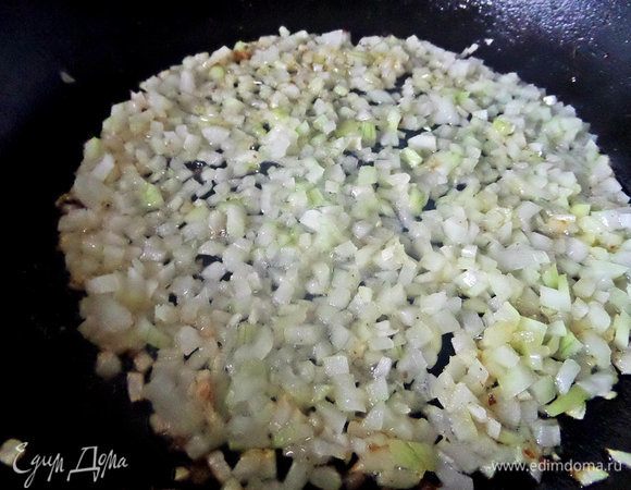 Обжарить на отдельной сковороде.