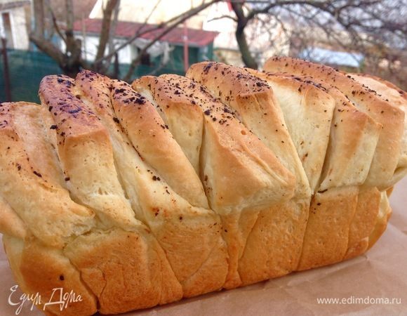 Теперь можно просто оторвать порционный кусочек от хлеба и кушать.
Безусловно, хлеб вкусный, пушистый, очень понравился, и возня с ним была мне только в радость:)
Делюсь рецептом.