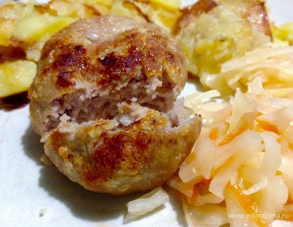 В общем спасибо Кремлю за котлеты, которые ушли «на ура» с жареной картошкой и квашеной капустой домашнего приготовления:) Приятного аппетита!