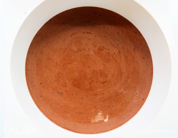 Перелить полученную смесь в форму для запекания (у меня силиконовая D=18 см) и готовить при температуре 160°С в течение 12-15 минут.