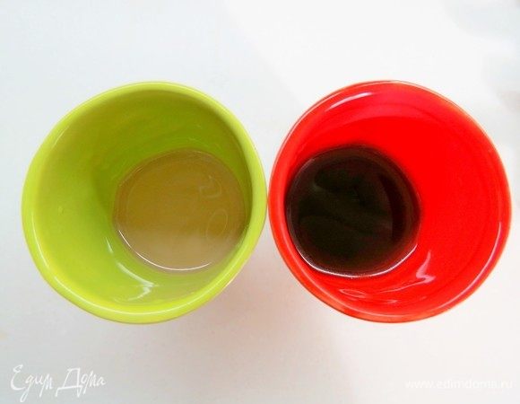 Кофе сварить и остудить также до комнатной температуры. Отмерить ликер «Бейлис».