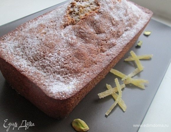 Выпекаем пирог 30 минут или до сухой шпажки. Моя духовка справилась с пирогом лишь за 45 минут.