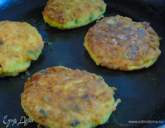 Обжаривайте на разогретой сковороде на оливковом масле с двух сторон.