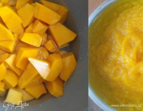 Тыкву отварить до готовности, воду слить и пюрировать блендером. 