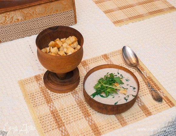 Наливаем суп в тарелку. Украшаем сухариками и небольшой горсточкой руколы, 
20 минут и суп готов!!!!! Приятного аппетита! 