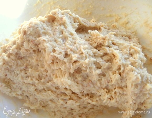 Замесить пористое тесто.