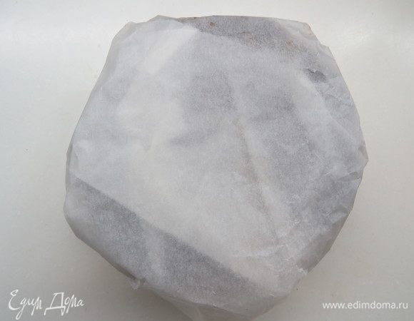 Заворачиваем наш пудинг в пергамент.