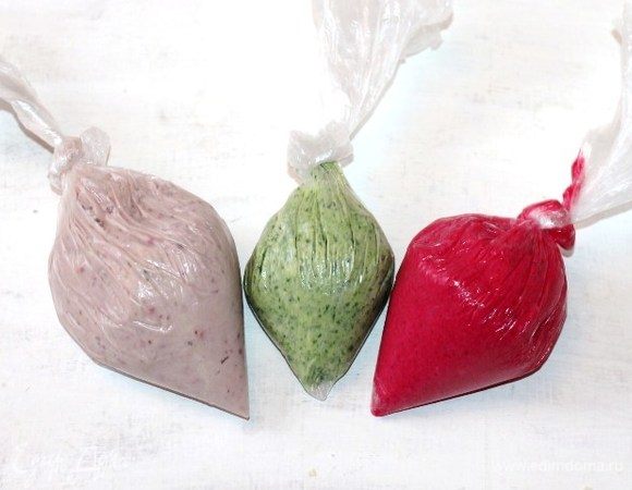 Выложить сырную закуску в пищевые пакетики и убрать в холодильник.
