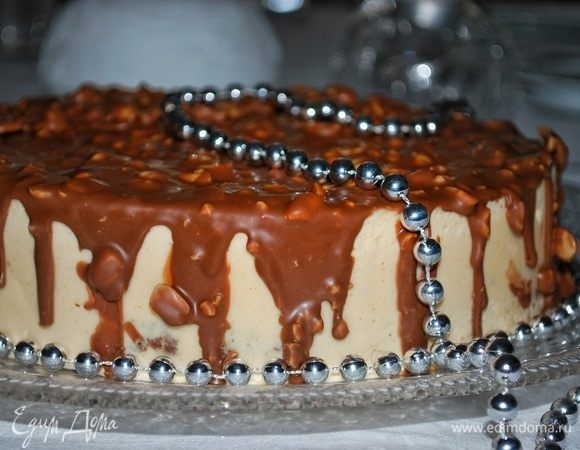 Когда глазурь остынет, торт готов.
