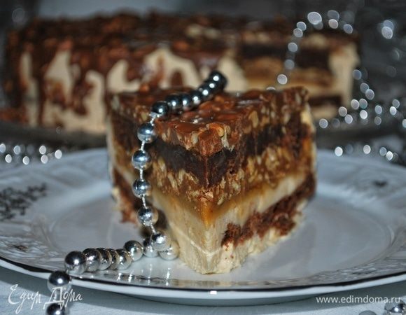  Торт «Сникерс» готов.