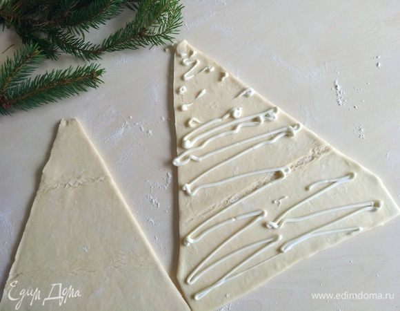 Немного смазываем майонезом.