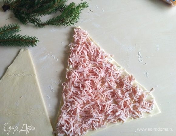 Натрем на терку ветчину.