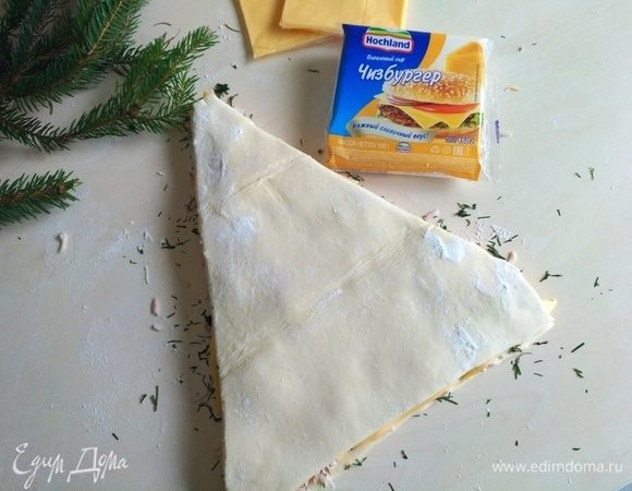 Закрываем сверху вторым треугольником.