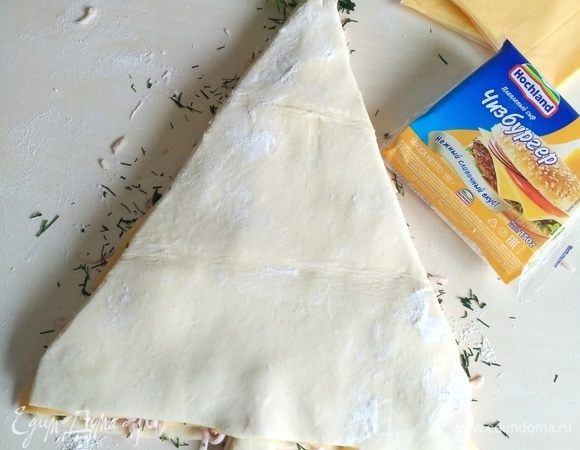 Снизу делаем ножку.