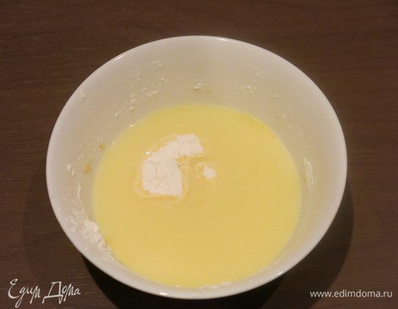 Растворяем пудинг в 50 мл холодного молока.