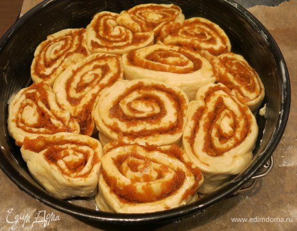 Выкладываем шайбы в форму, я использую только боковую часть формы, снизу пергамент.