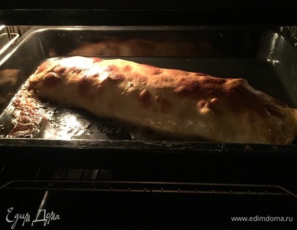 Я подержала 45 минут, чтобы посильнее подзолотился, но и в 40 мин. он уже был готов. Приятного аппетита! 
И не бойтесь работать с тестом, это очень приятно 😉