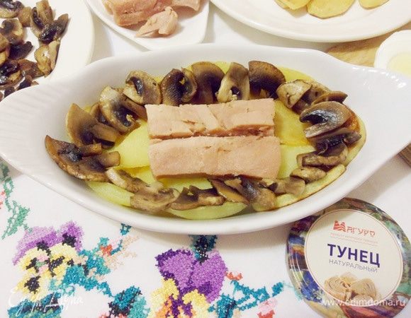 Добавить обжаренные шампиньоны.