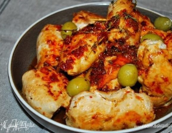 Достать рулетики и полить их соусом. Приятного аппетита!