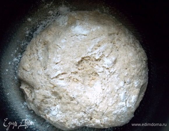 Накрыть сверху полотенцем или крышкой и поставить в теплое место для подъема. Я использую для этих целей мультиварку. Ставлю на режим «Мультиповар» на 45°С и на 40–60 мин. В зависимости от количества теста. 