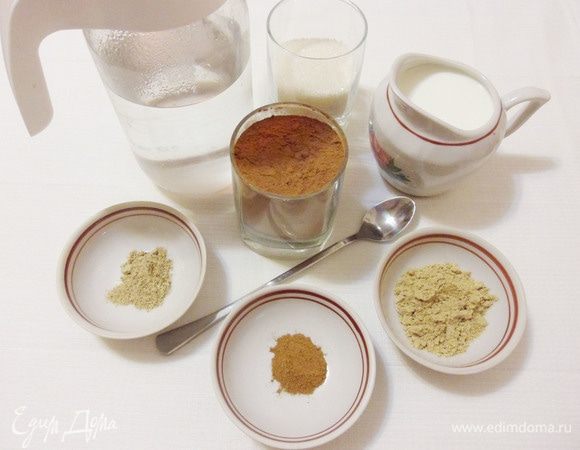 Для приготовления какао-заготовки я добавляю в какао-порошок сахарный песок, молотый имбирь, молотый кардамон, молотую корицу и щепотку соли. Вы можете добавить другие специи, которые любите: свежемолотый черный перец, молотые гвоздику, бадьян и другие.