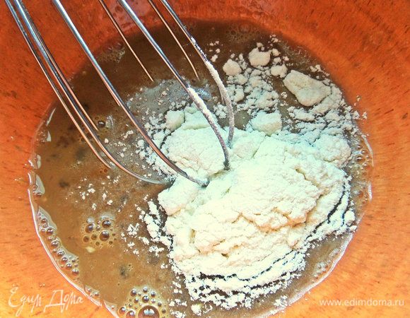 Немного муки для загустения или крахмала взбить.