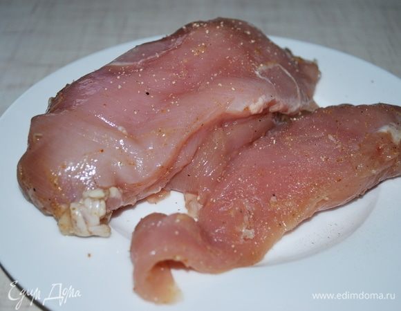 Куриную грудку обжарить.