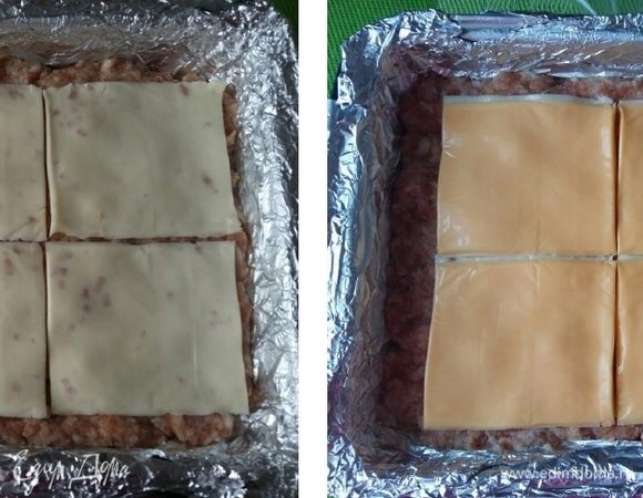 На слой фарша выкладываем ломтики сыра. Затем следующий слой из другого сыра. Но можете использовать 1 вид сыра, просто увеличить количество слоев.