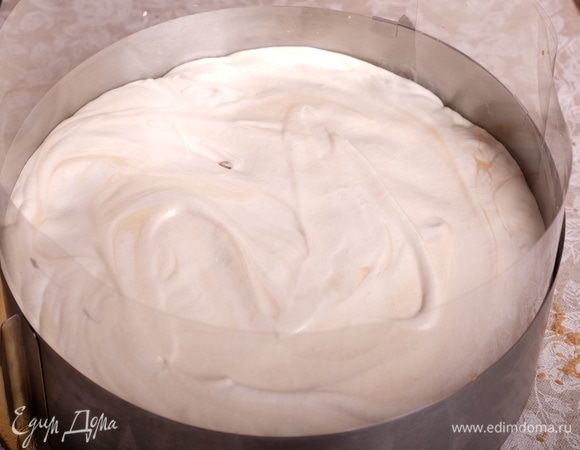 На них вылить почти весь мусс (оставить буквально 2 ст. л.).