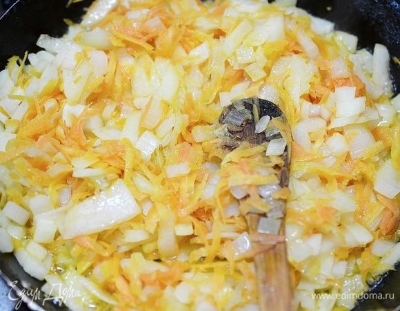 Обжарьте до золотистого цвета с добавлением масла.