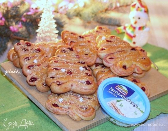 Ставим противень в разогретую до минимальной температуры (40°С) духовку на расстойку. 
