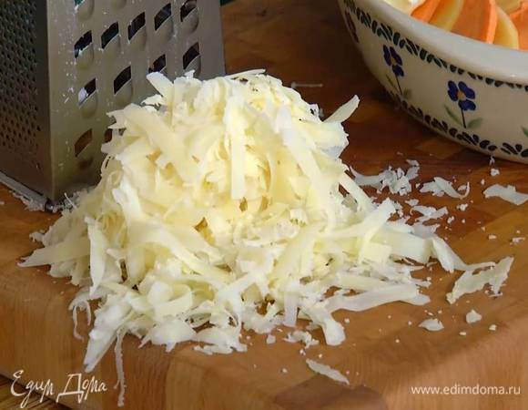 Сыр натереть на крупной терке.