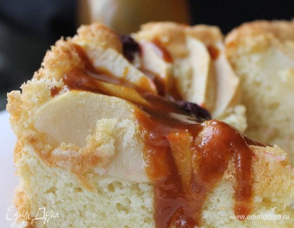 Выпекать пирог 30–40 мин. в разогретой до 170°С духовке. Остудить пирог и наслаждаться... Можно с домашней сливочной карамелью😉