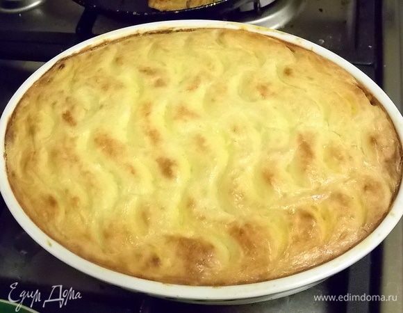 Запекать в предварительно разогретой духовке при 200°С до готовности, примерно 30–40 мин. Корочка должна зарумяниться.