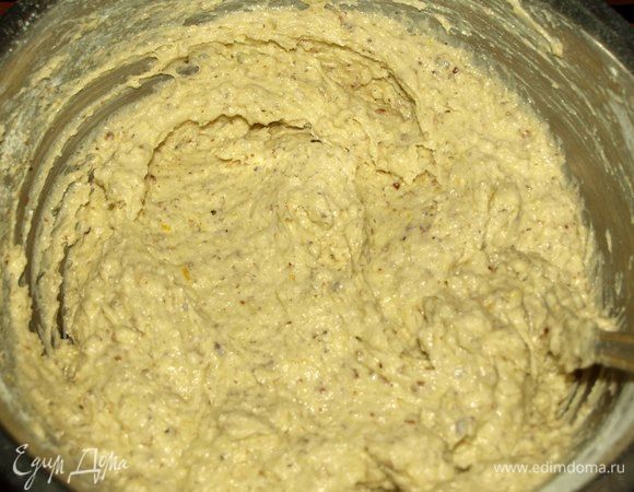 Добавляем оставшуюся муку и хорошо размешиваем.