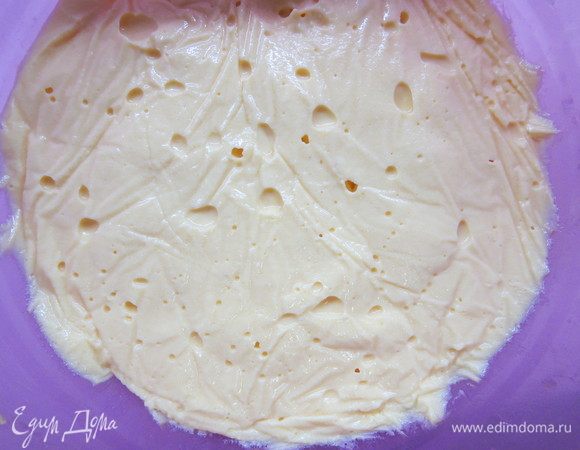 Варить до загустения, затем остудить до комнатной температуры, накрыв пленкой в контакт.