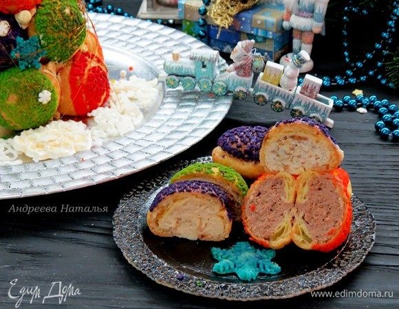 Пирожные получаются очень вкусными! Дети и взрослые с удовольствием их растаскивают, а дополнительной интригой становится то, какая начинка попадется! 