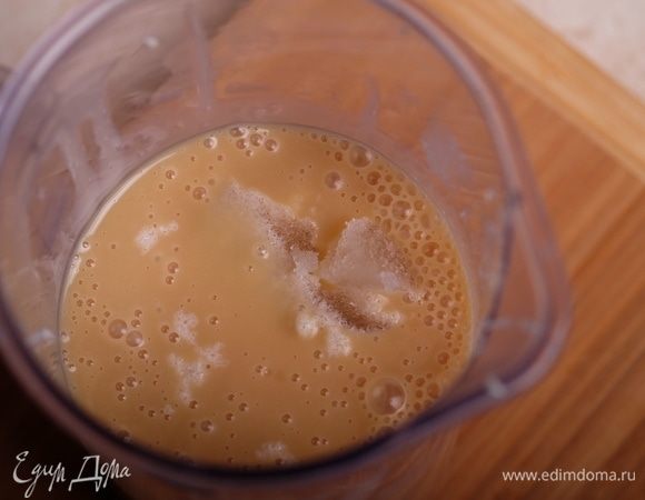 Добавить набухший желатин (смесь не должна быть ниже 50°С, иначе желатин не «сработает»).