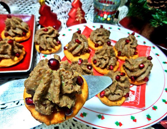 Я попробовала вместе с гранатом, и он тут явно не лишний.