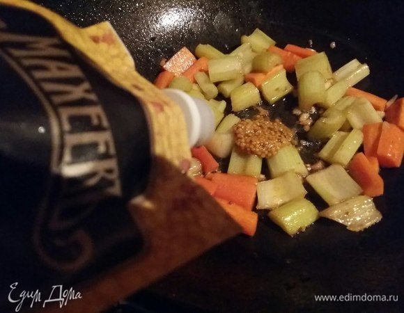 Добавить зернистую горчицу ТМ «МахеевЪ». Перемешать.