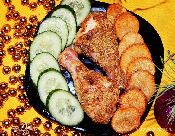 Голени я подала с жареной картошечкой и свежими огурчиками. Приятного аппетита и счастливого Нового Года!