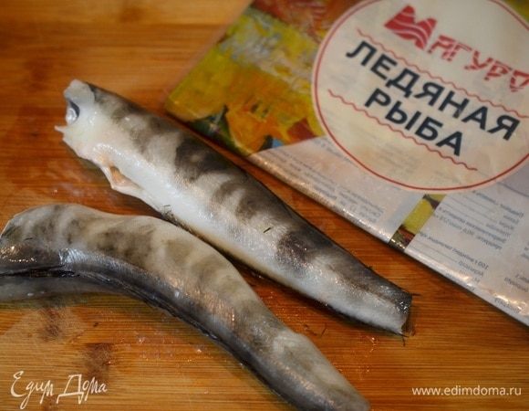 Ледяную рыбу ТМ «Магуро» разморозить, удалить плавники, голову и хвост. Сразу скажу, что рыба для этого блюда нужна сежезамороженная, такая как у ТМ «Магуро».