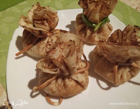 Завязать либо зеленым луком, либо сыром-косичками. Сыр это самый удобный вариант.