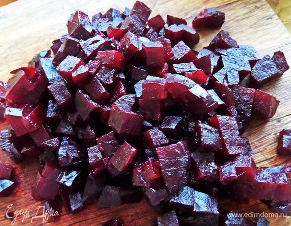 Нарезать мелким кубиком.